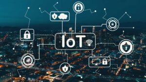 "IOT" relié à des logo de sécurité tel que des cadenas ou des boucliers sur un fond d'une ville