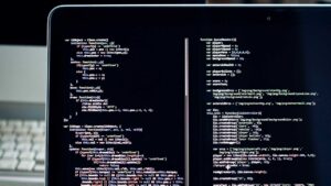 code informatique sur un ordinateur
