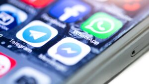 réseaux sociaux sur portable
